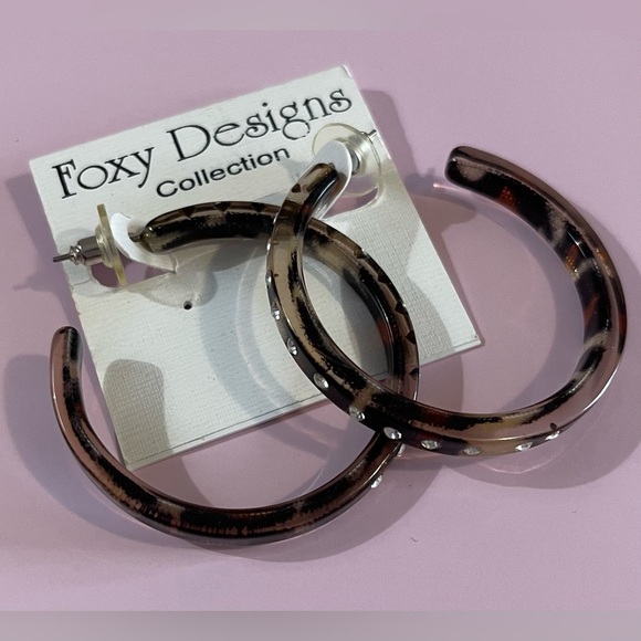 NEW Foxy Designs Tortoise Shell Hoop Earrings - Picture 2 of 4